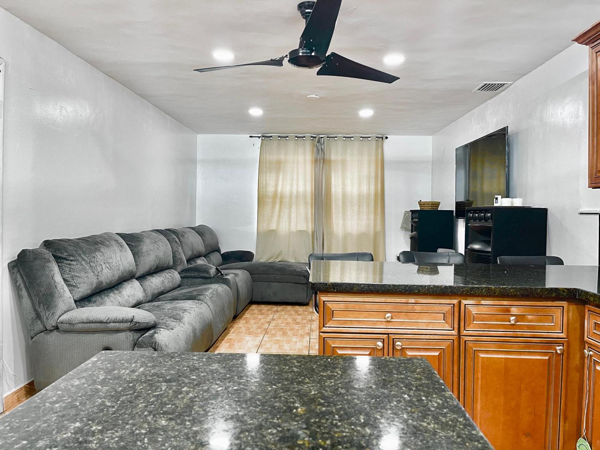 Akeyi Miami305 Private Bedrooms Dış mekan fotoğraf